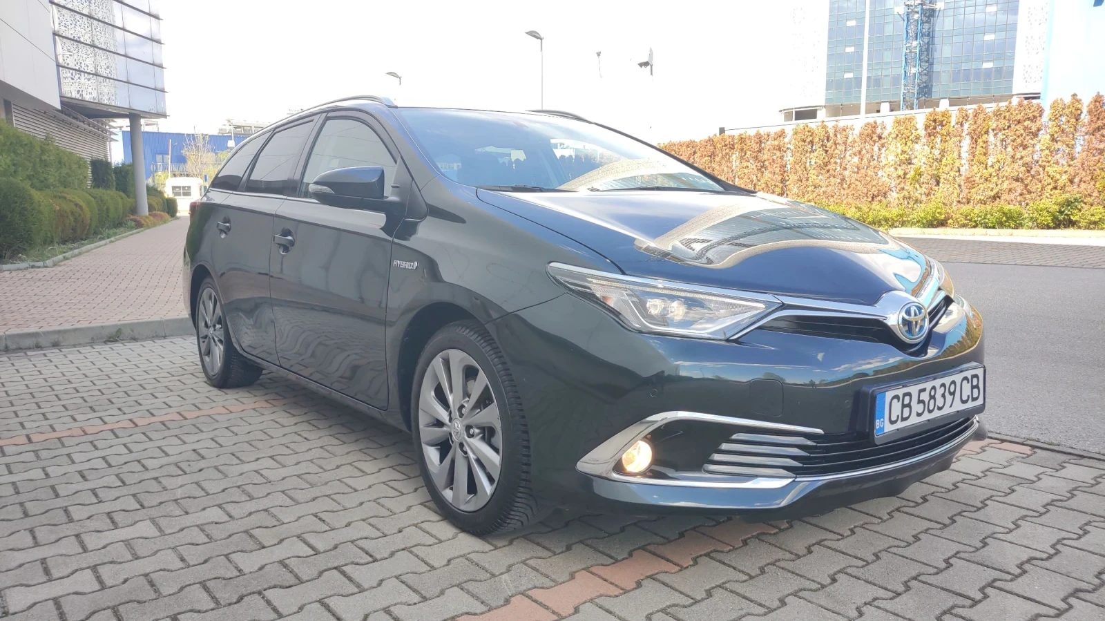Toyota Auris 1.8 HYBRID  - изображение 3