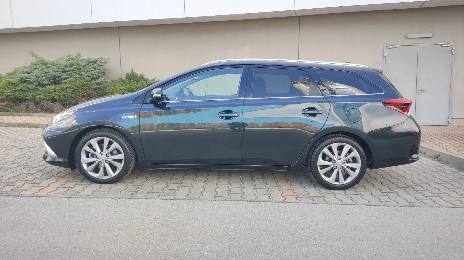 Toyota Auris 1.8 HYBRID  - изображение 5