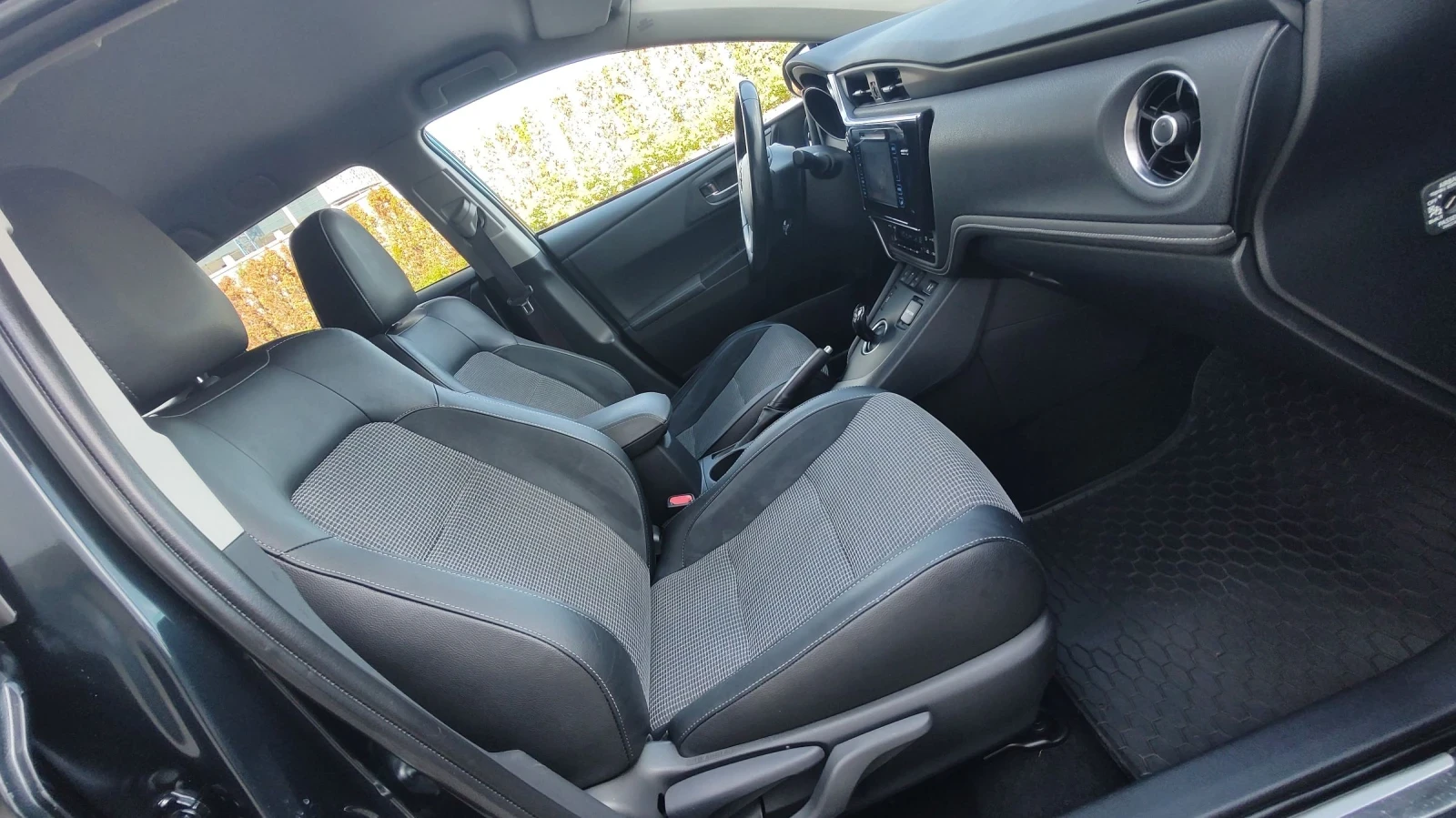 Toyota Auris 1.8 HYBRID  | Mobile.bg — изображение 12