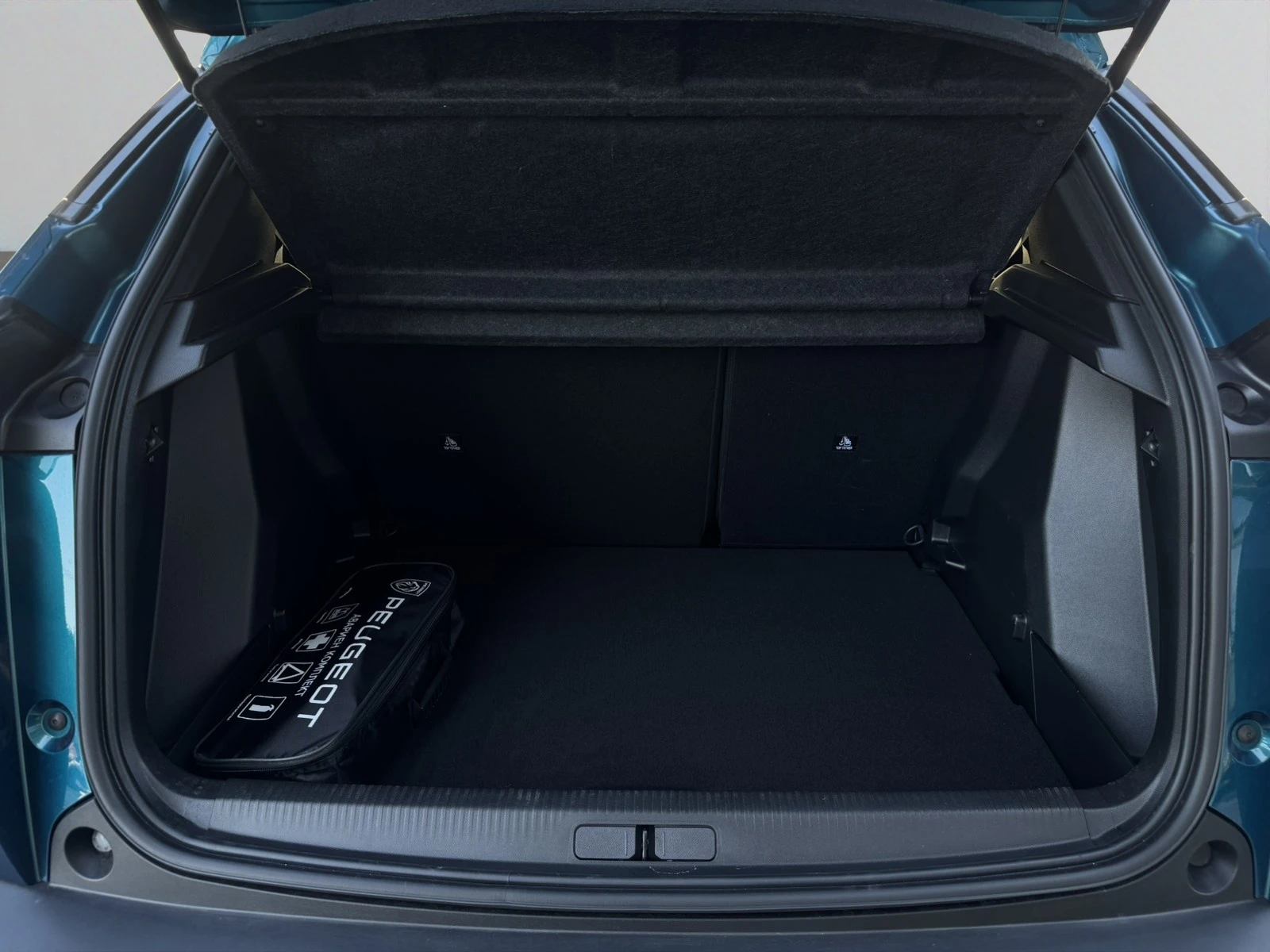 Peugeot 2008 ALLURE 1.2 PureTech 145 HYBRID 48V e-DCS6 EURO 6.4 | Mobile.bg   13