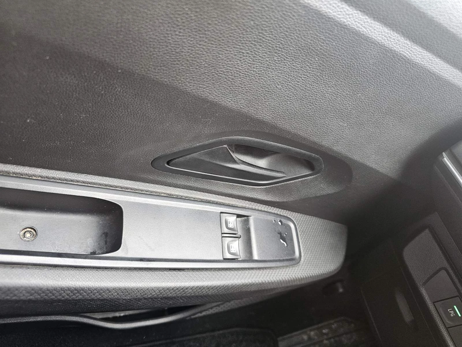 Dacia Sandero 1.0 TCe 90 Stop&Start LPG - изображение 10