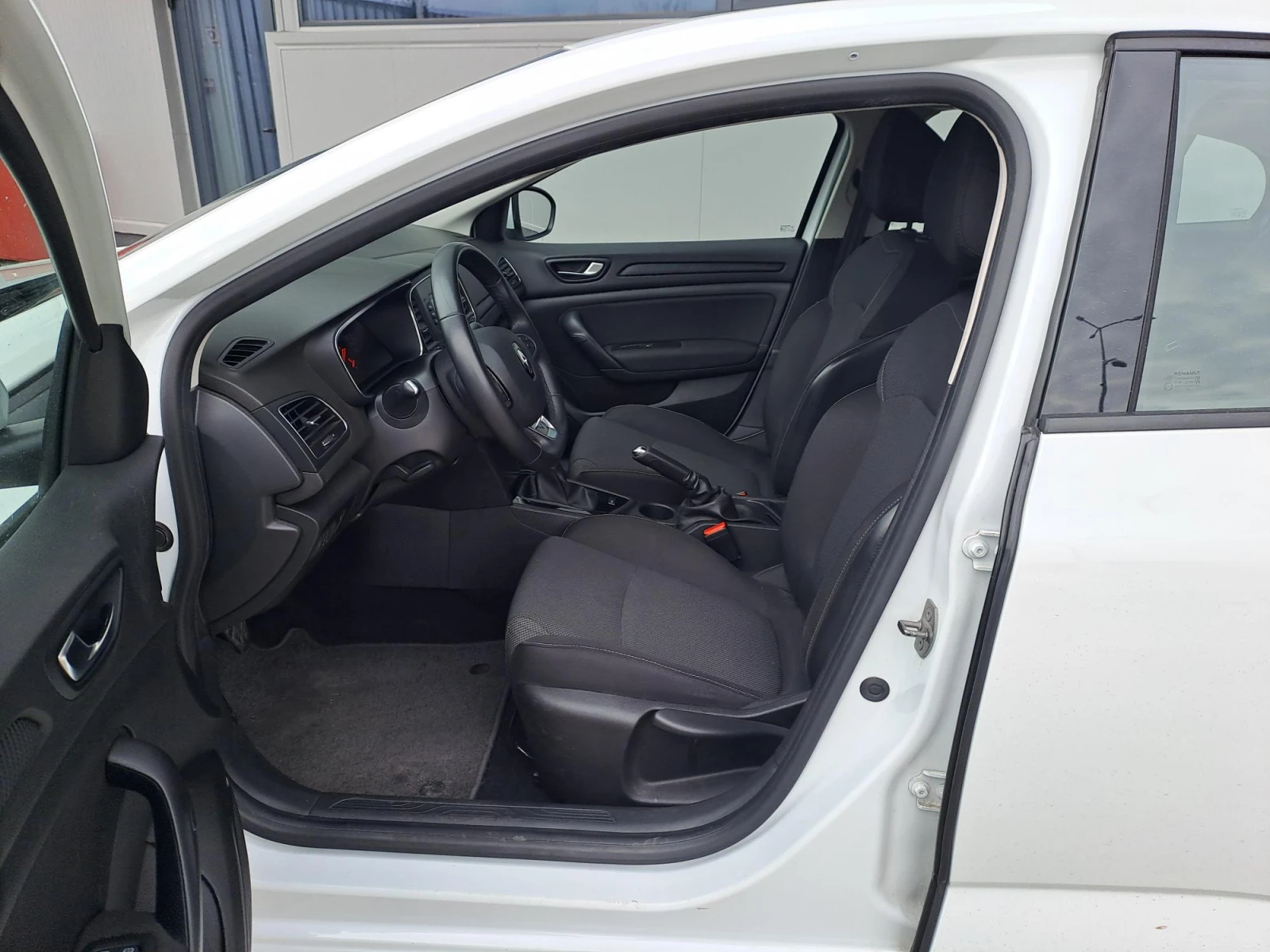 Renault Megane 1.3 Sedan TCe Life  140�.�. | Mobile.bg � ����������� 8