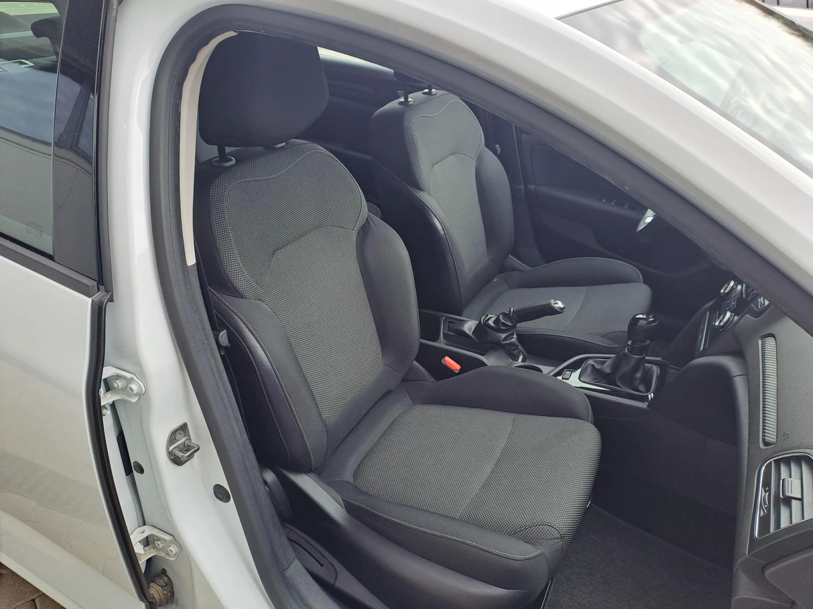 Renault Megane 1.3 Sedan TCe Life  140�.�. | Mobile.bg � ����������� 13