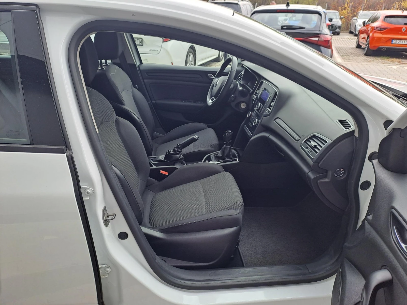 Renault Megane 1.3 Sedan TCe Life  140�.�. | Mobile.bg � ����������� 10