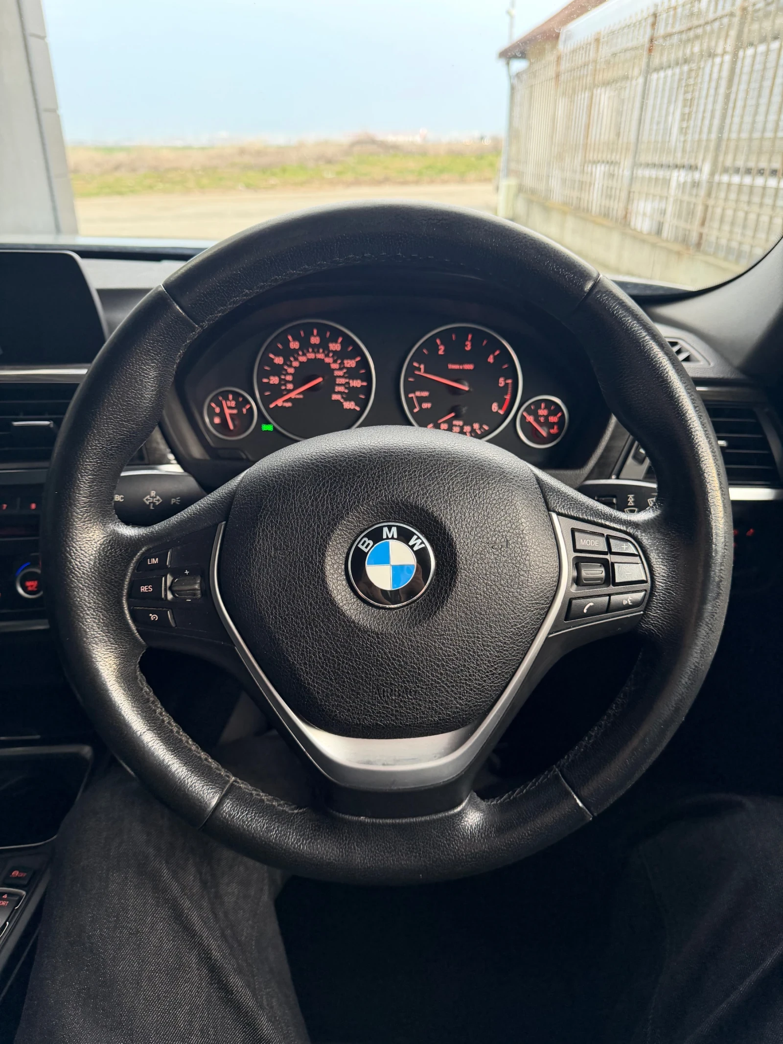 BMW 320 Luxury paket automatic, снимка 10 - Автомобили и джипове - 53858309