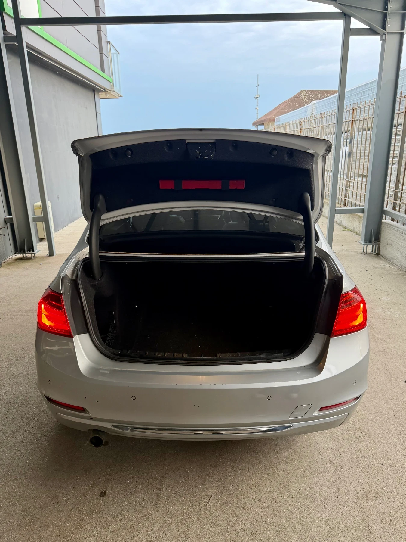 BMW 320 Luxury paket automatic, снимка 7 - Автомобили и джипове - 53858309