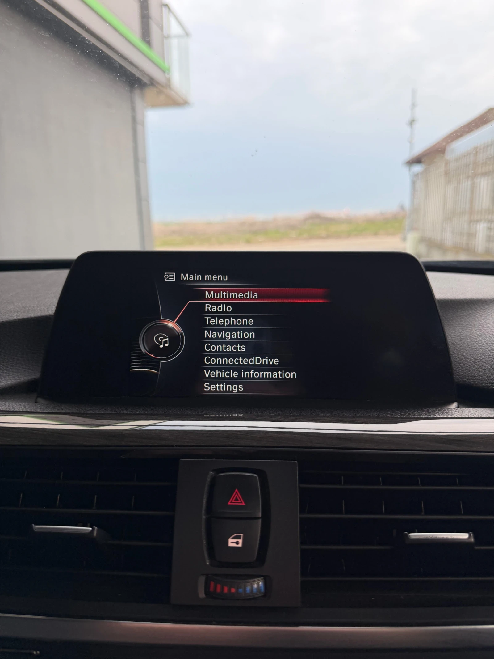 BMW 320 Luxury paket automatic, снимка 15 - Автомобили и джипове - 53858309