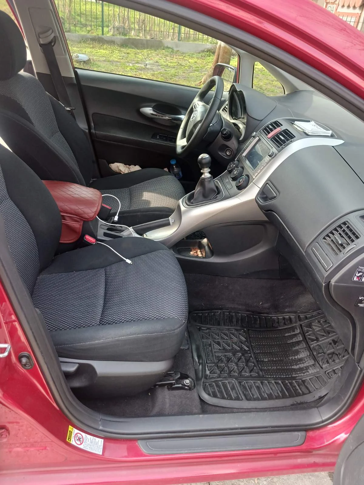 Toyota Auris, снимка 10 - Автомобили и джипове - 53722956