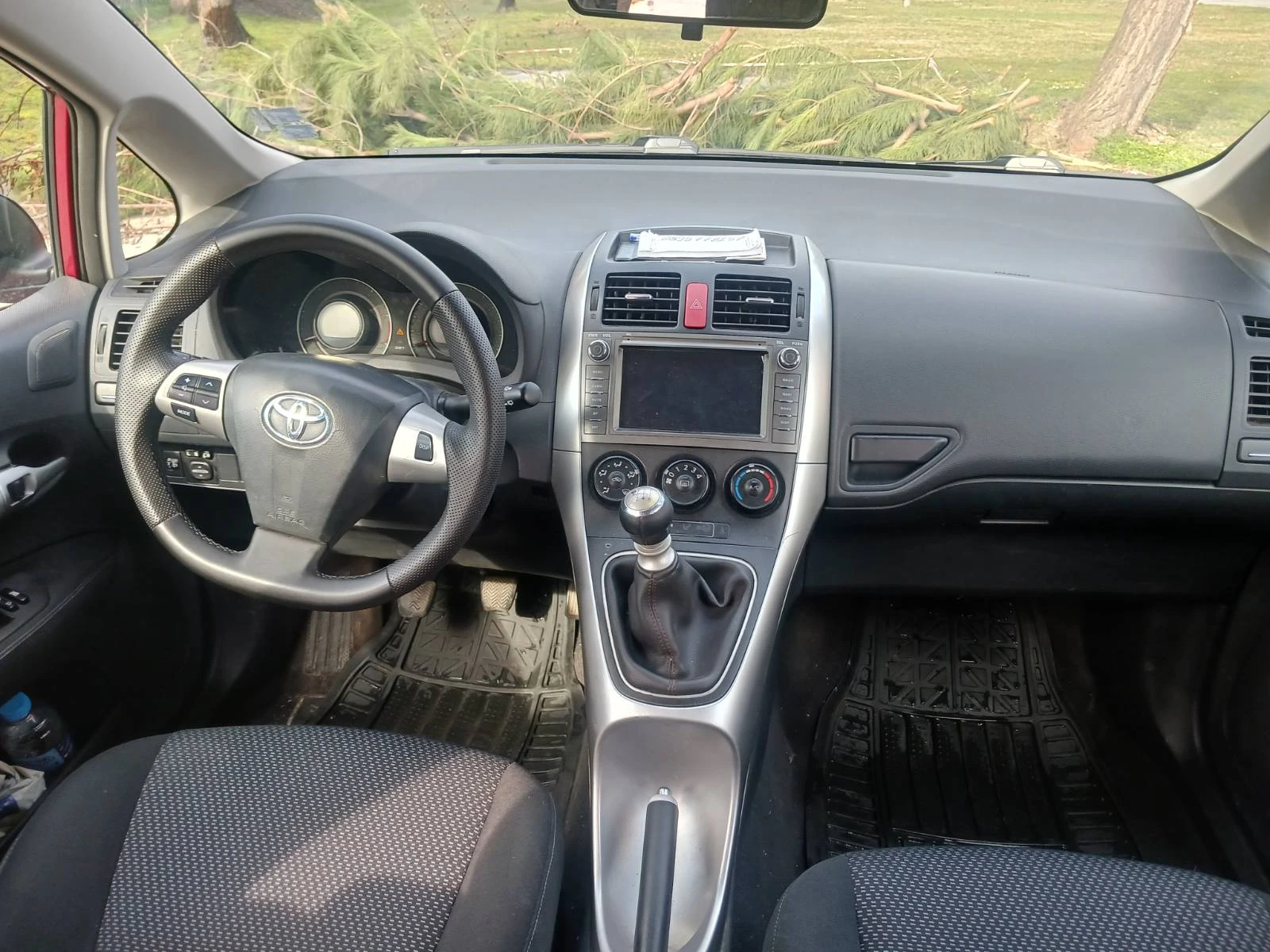 Toyota Auris, снимка 14 - Автомобили и джипове - 53722956