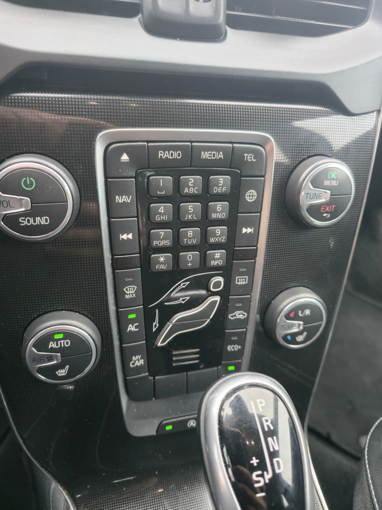 Volvo V40 D3, снимка 8 - Автомобили и джипове - 54005748