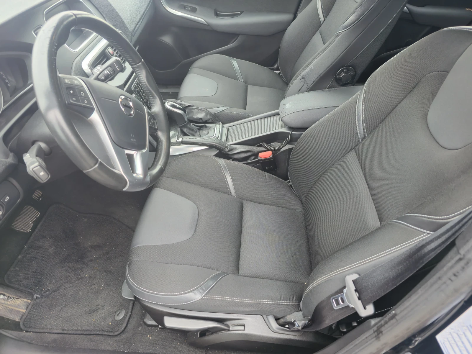 Volvo V40 D3, снимка 6 - Автомобили и джипове - 54005748