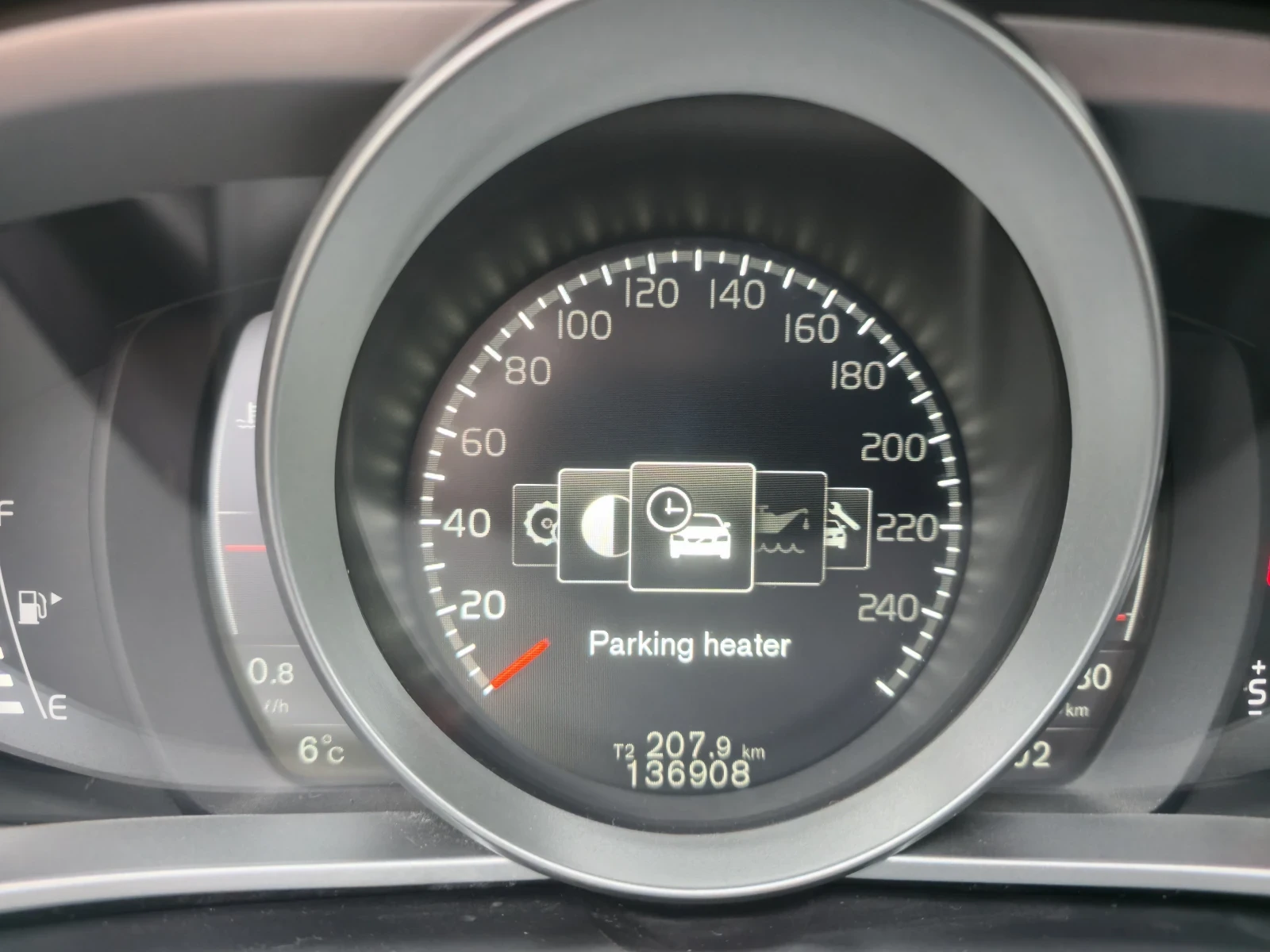 Volvo V40 D3, снимка 11 - Автомобили и джипове - 54005748