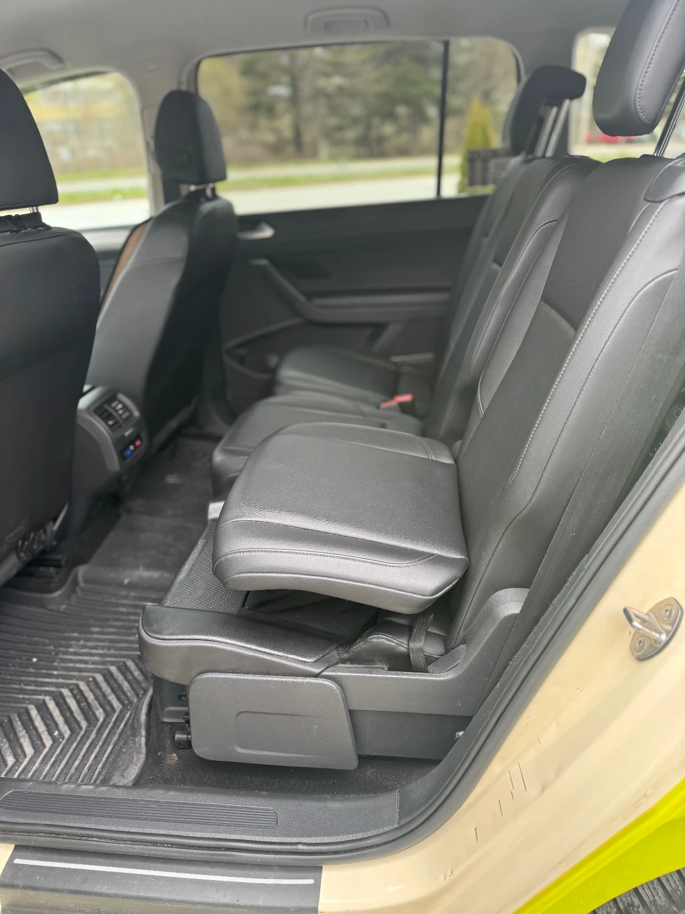 VW Touran, снимка 13 - Автомобили и джипове - 54033444