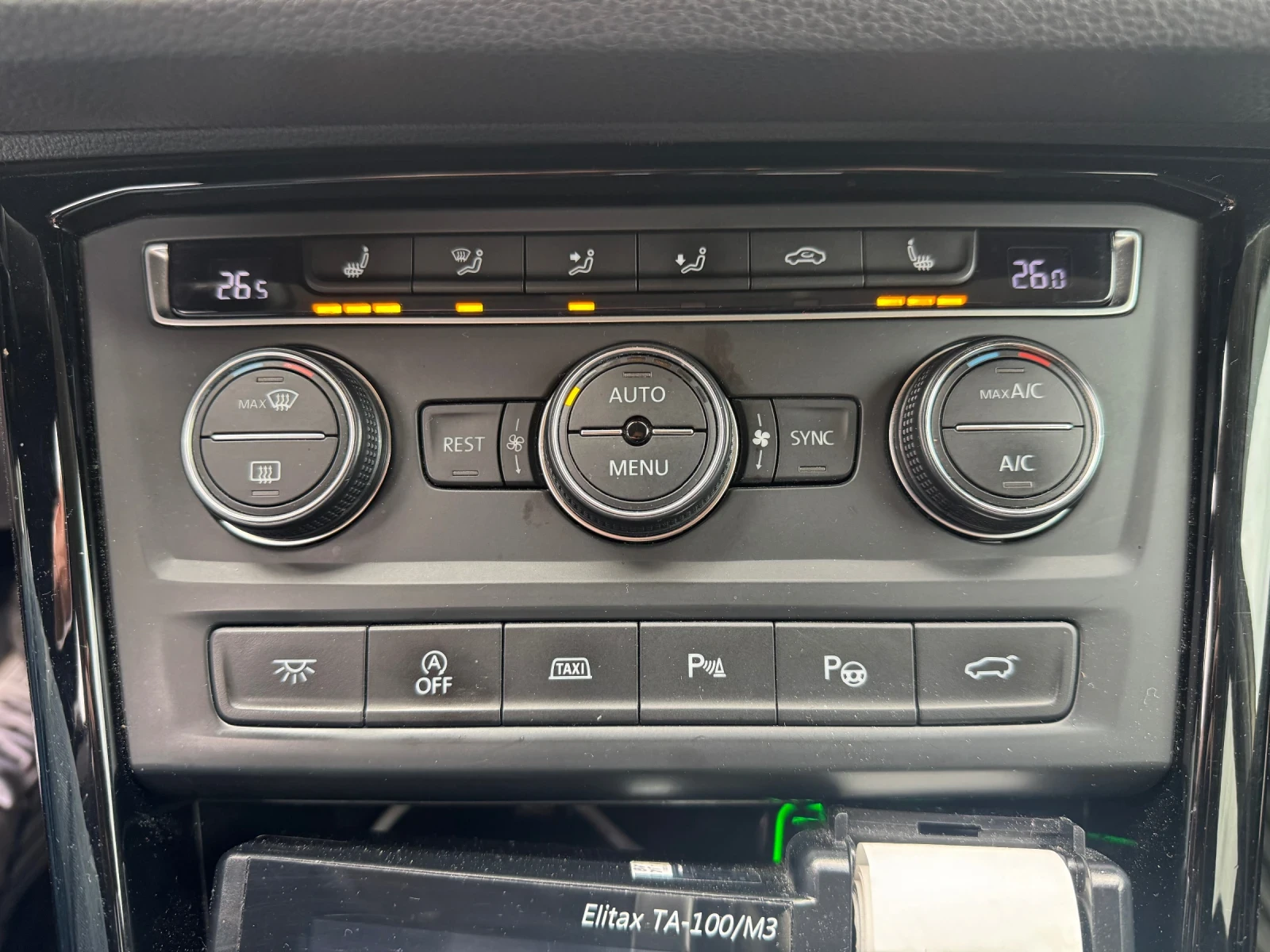 VW Touran, снимка 10 - Автомобили и джипове - 54033444