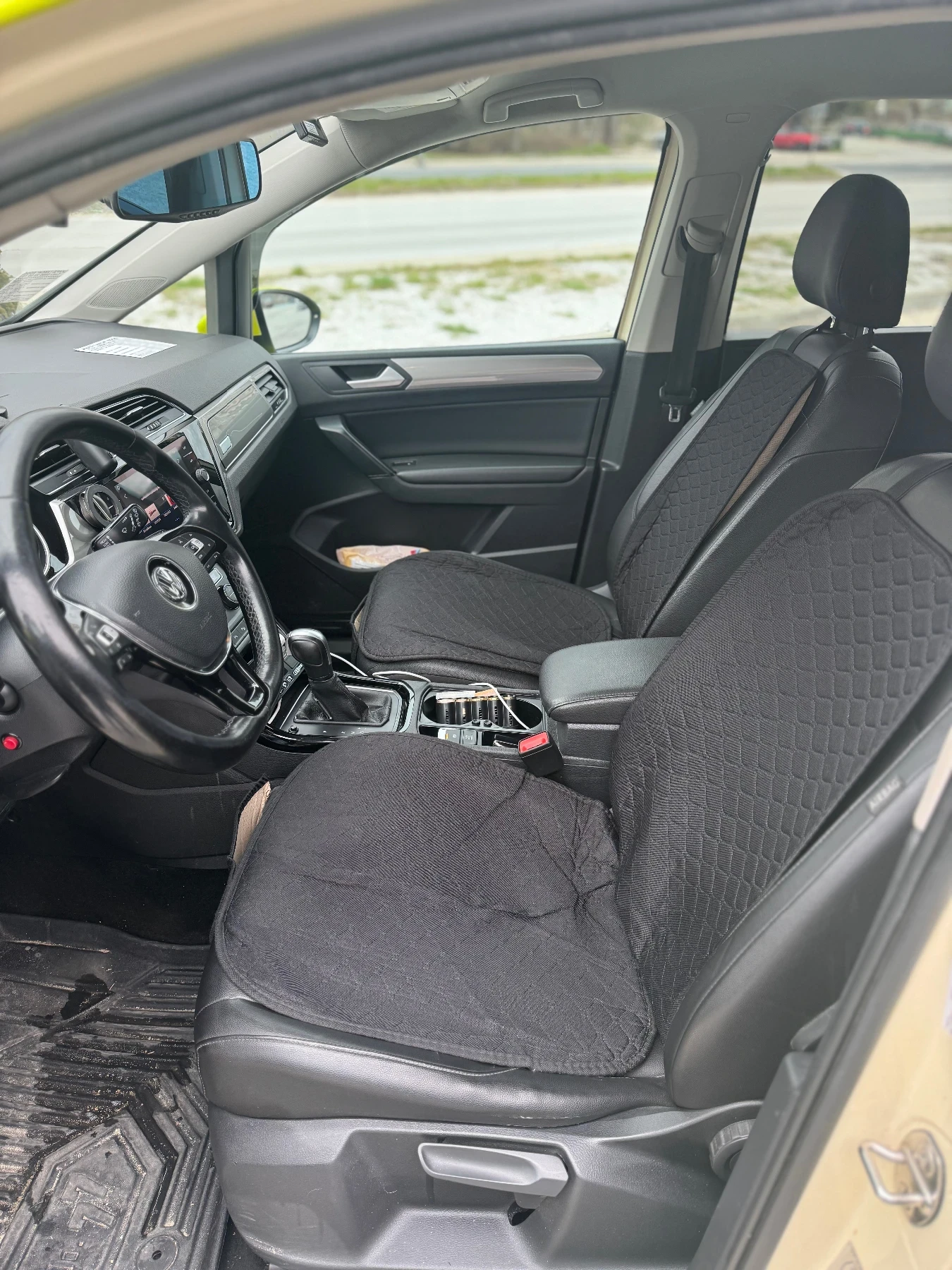 VW Touran, снимка 12 - Автомобили и джипове - 54033444