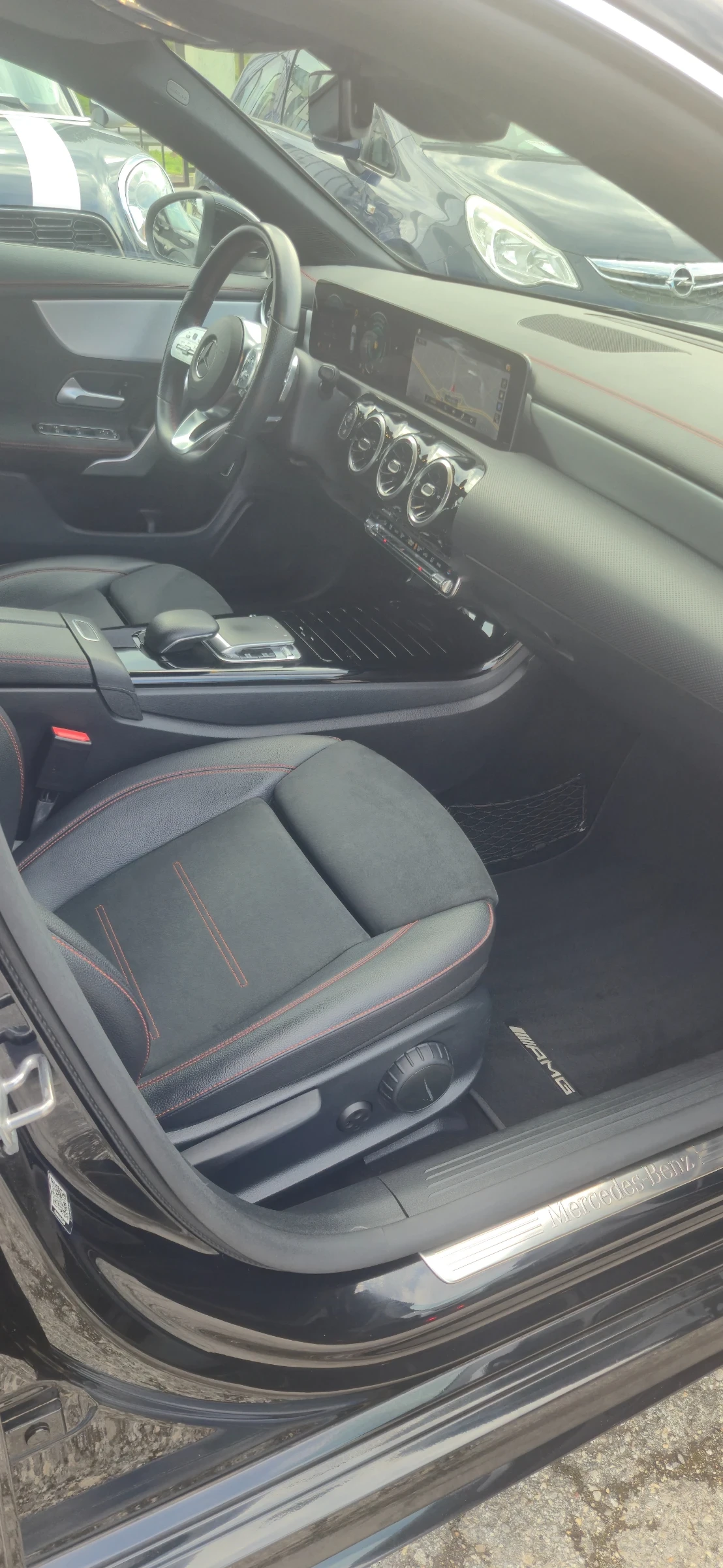 Mercedes-Benz CLA 200 D* AMG* DIGITAL* LED, снимка 13 - Автомобили и джипове - 54060514