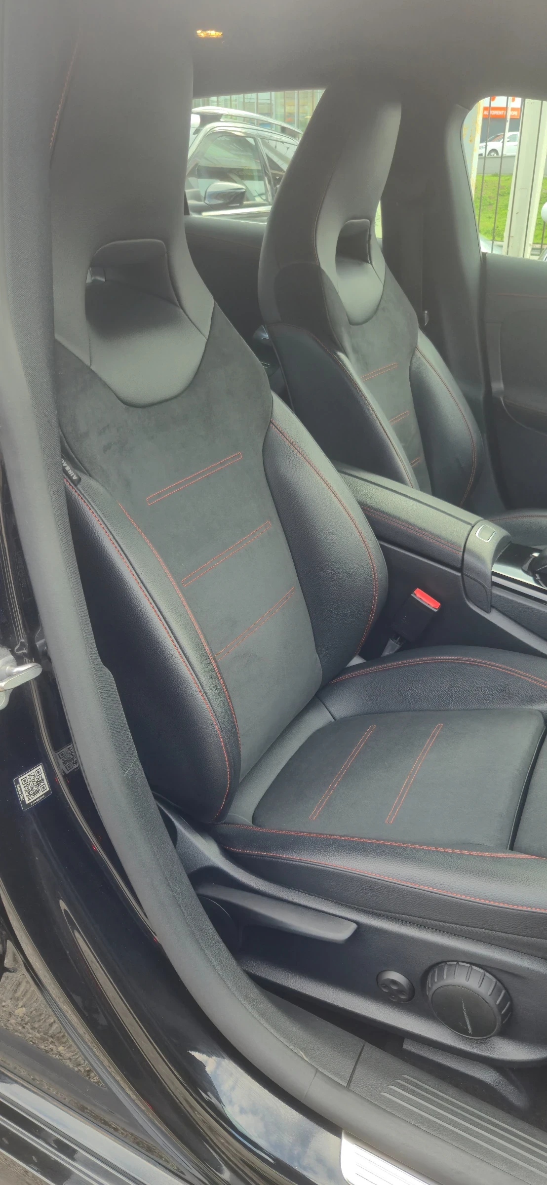 Mercedes-Benz CLA 200 D* AMG* DIGITAL* LED, снимка 12 - Автомобили и джипове - 54060514