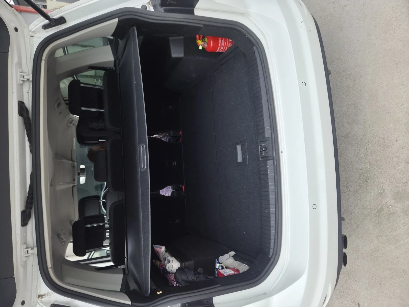 VW Touran 1.4 TSI , снимка 8 - Автомобили и джипове - 54240731
