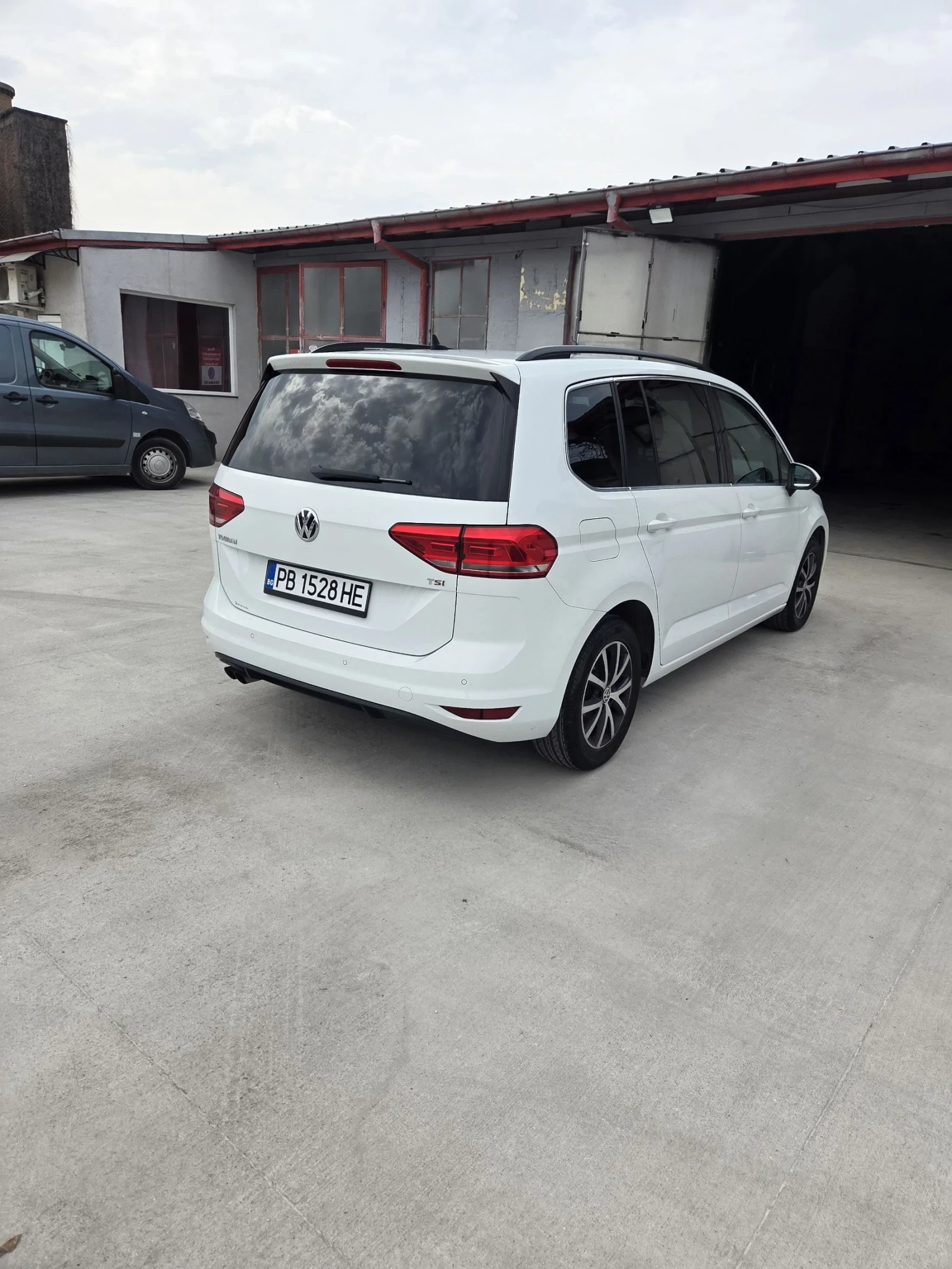 VW Touran 1.4 TSI , снимка 4 - Автомобили и джипове - 54240731