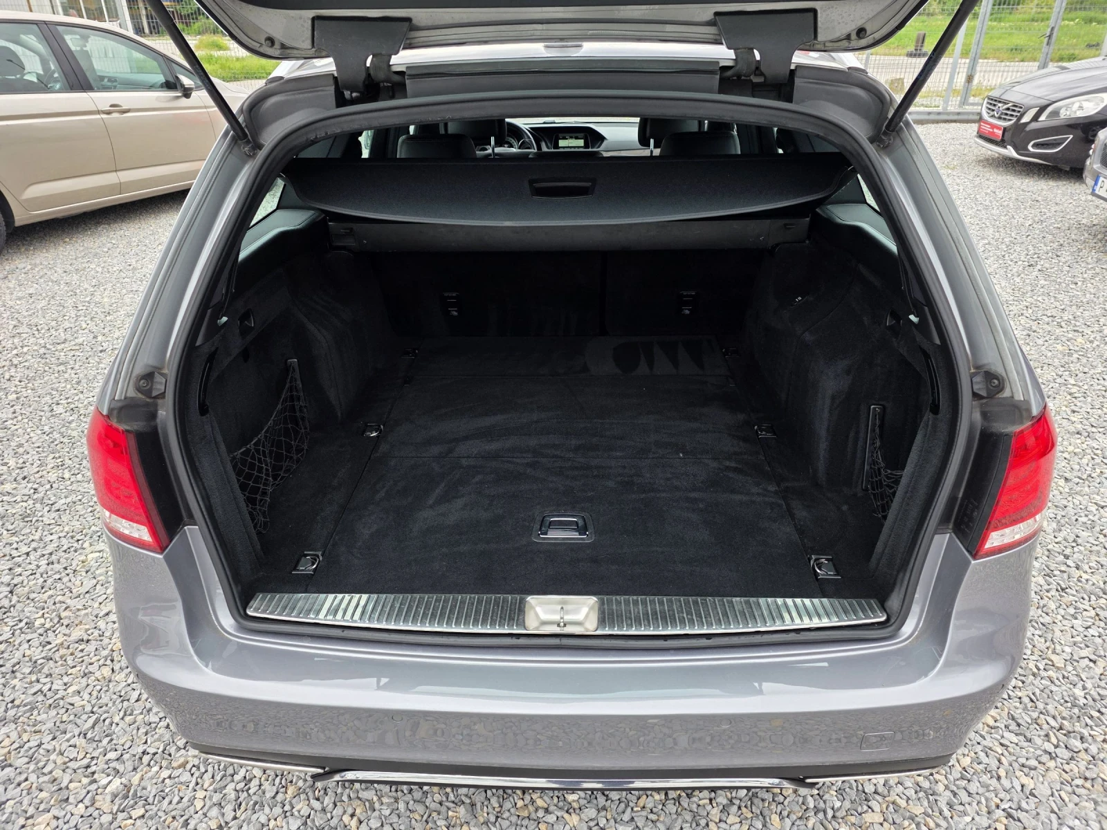 Mercedes-Benz E 220 2.2cdi 170h.p 9G tronic, снимка 13 - Автомобили и джипове - 54494022