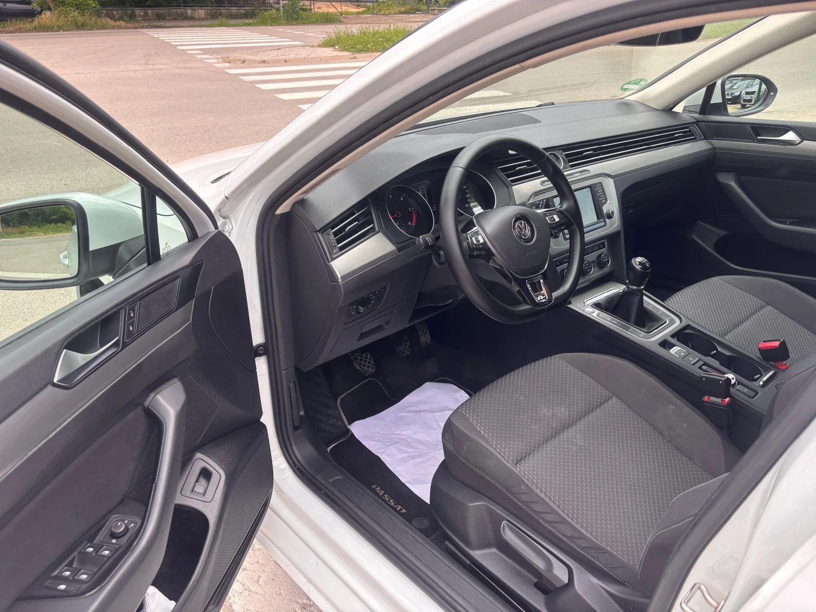 VW Passat 2.0TDI 150KC., снимка 13 - Автомобили и джипове - 54778513