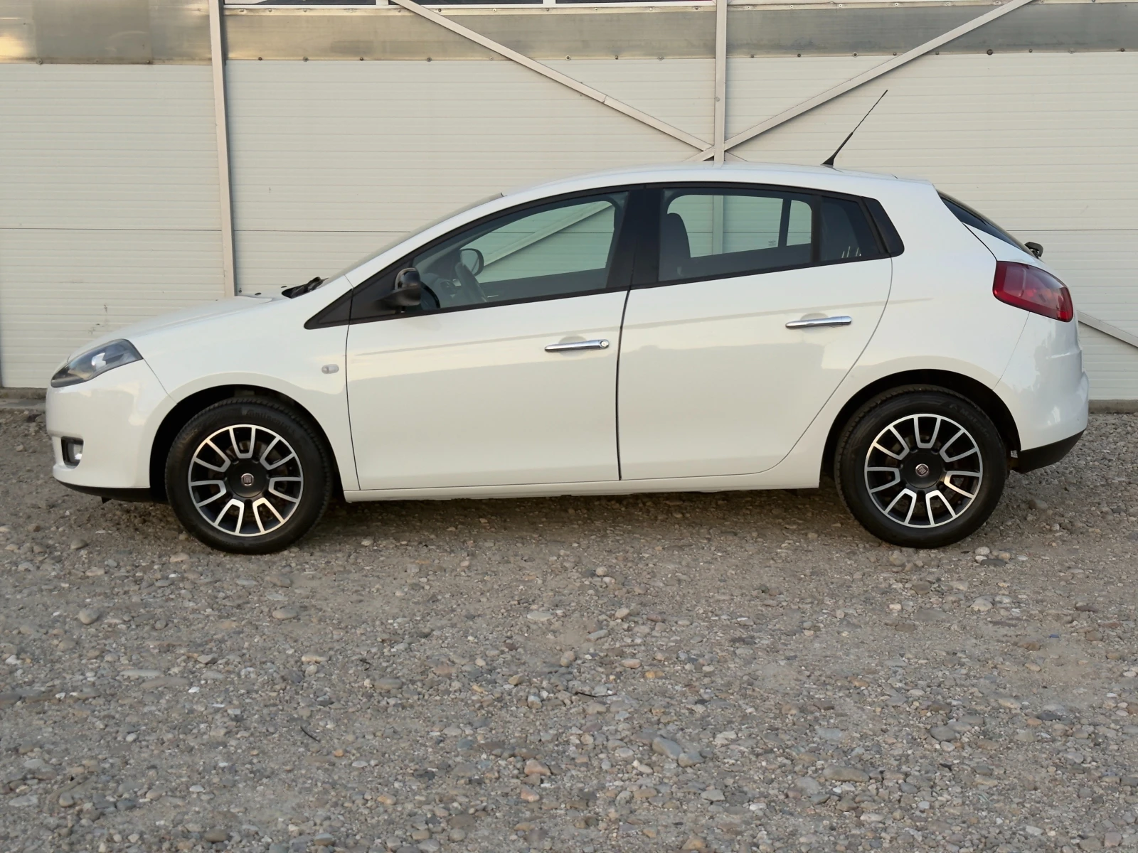 Fiat Bravo 1.6 Multijet Автомат/Парктроник/Собствен лизинг, снимка 7 - Автомобили и джипове - 55269562