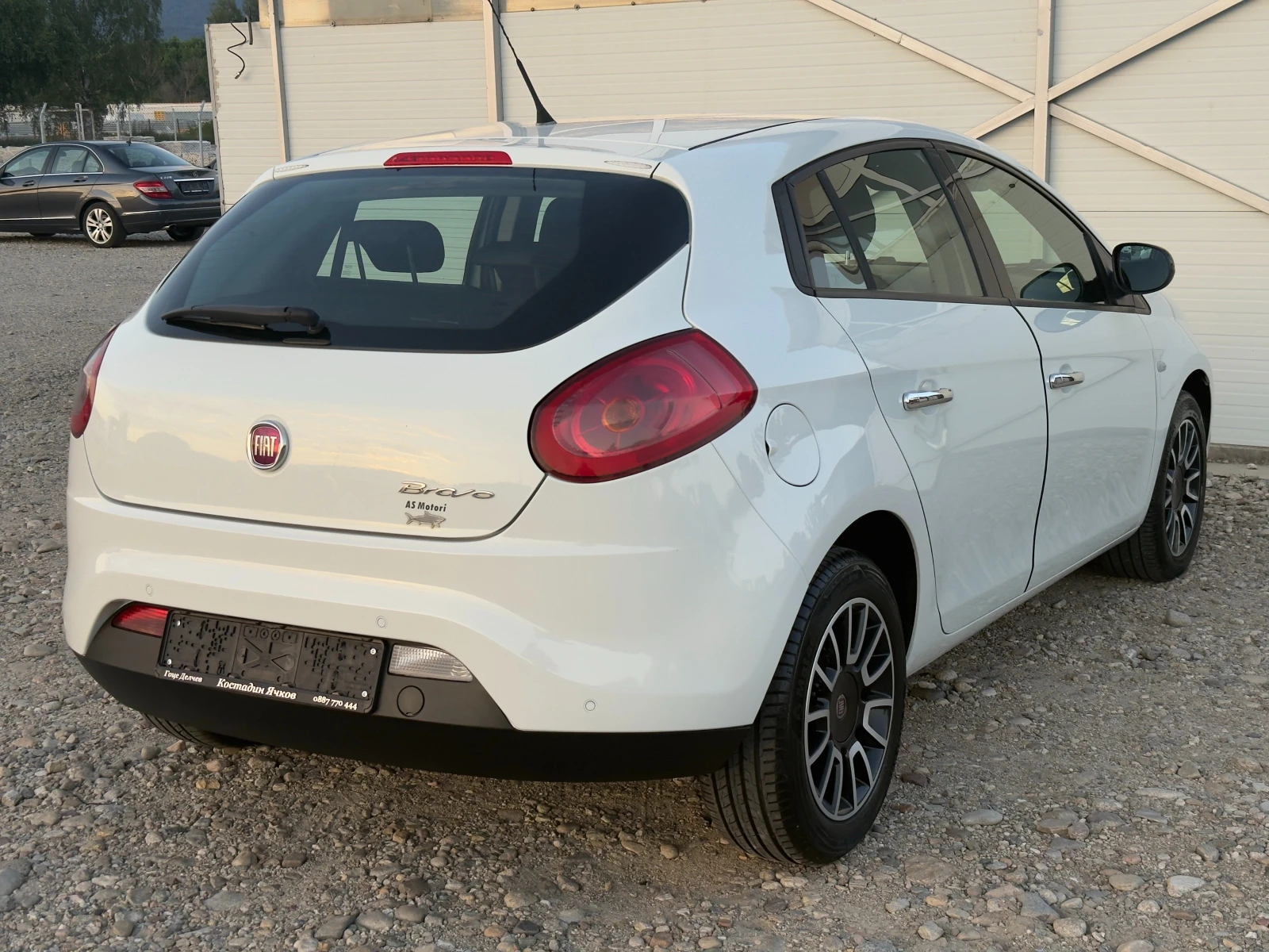 Fiat Bravo 1.6 Multijet Автомат/Парктроник/Собствен лизинг, снимка 4 - Автомобили и джипове - 55269562
