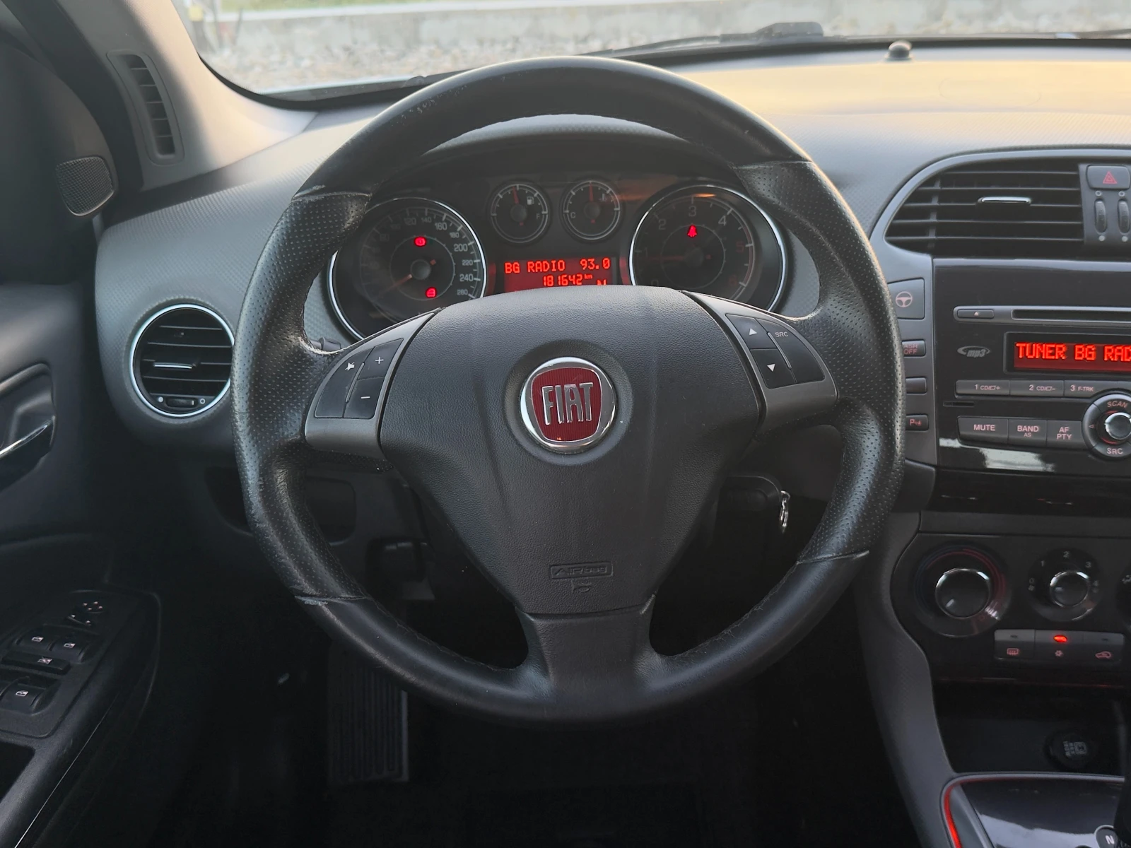 Fiat Bravo 1.6 Multijet Автомат/Парктроник/Собствен лизинг, снимка 13 - Автомобили и джипове - 55269562