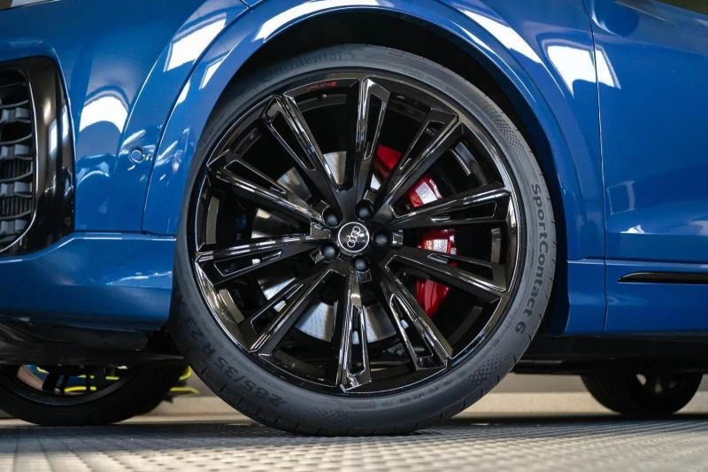 Audi SQ8 FACELIFT/ABT 650HP/CARBON/B&O/PANO/MATRIX/HEAD UP/, снимка 4 - Автомобили и джипове - 51165726