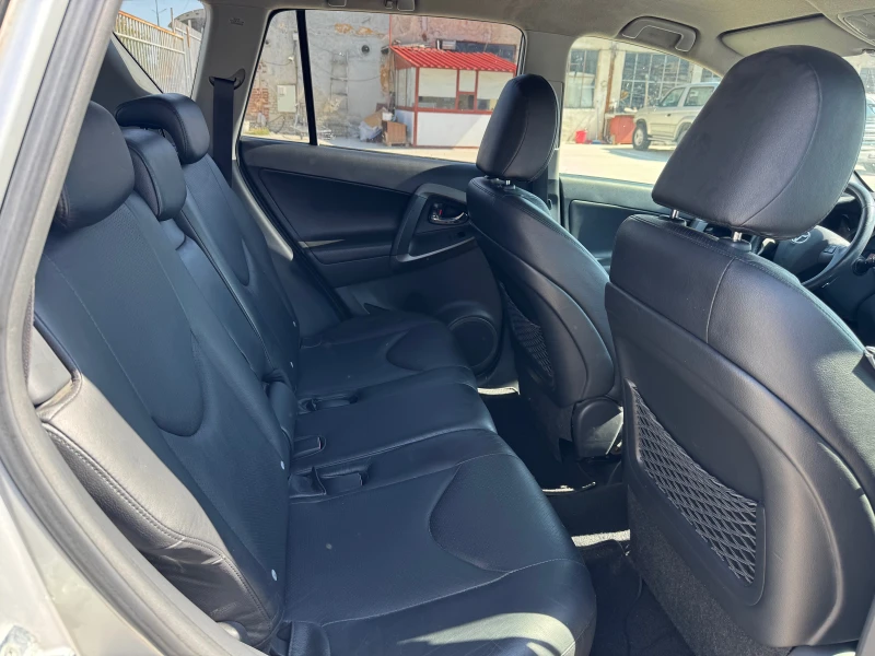 Toyota Rav4, снимка 11 - Автомобили и джипове - 51630388