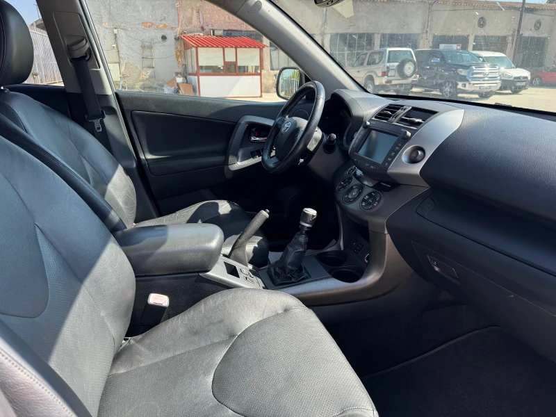 Toyota Rav4, снимка 12 - Автомобили и джипове - 51630388