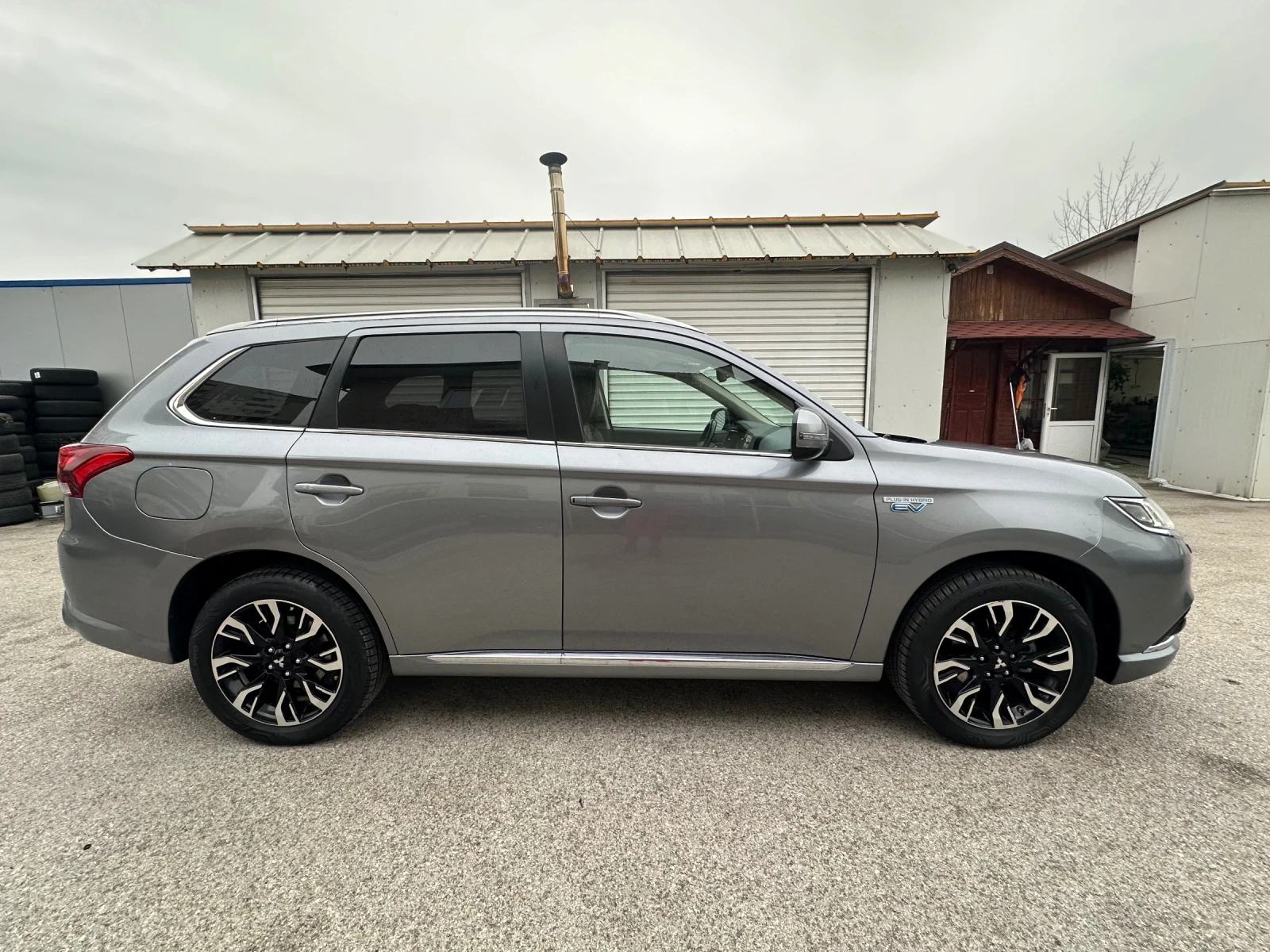 Mitsubishi Outlander * PHEV* 4X4* EXECUTIVE EDITION* *  - изображение 7