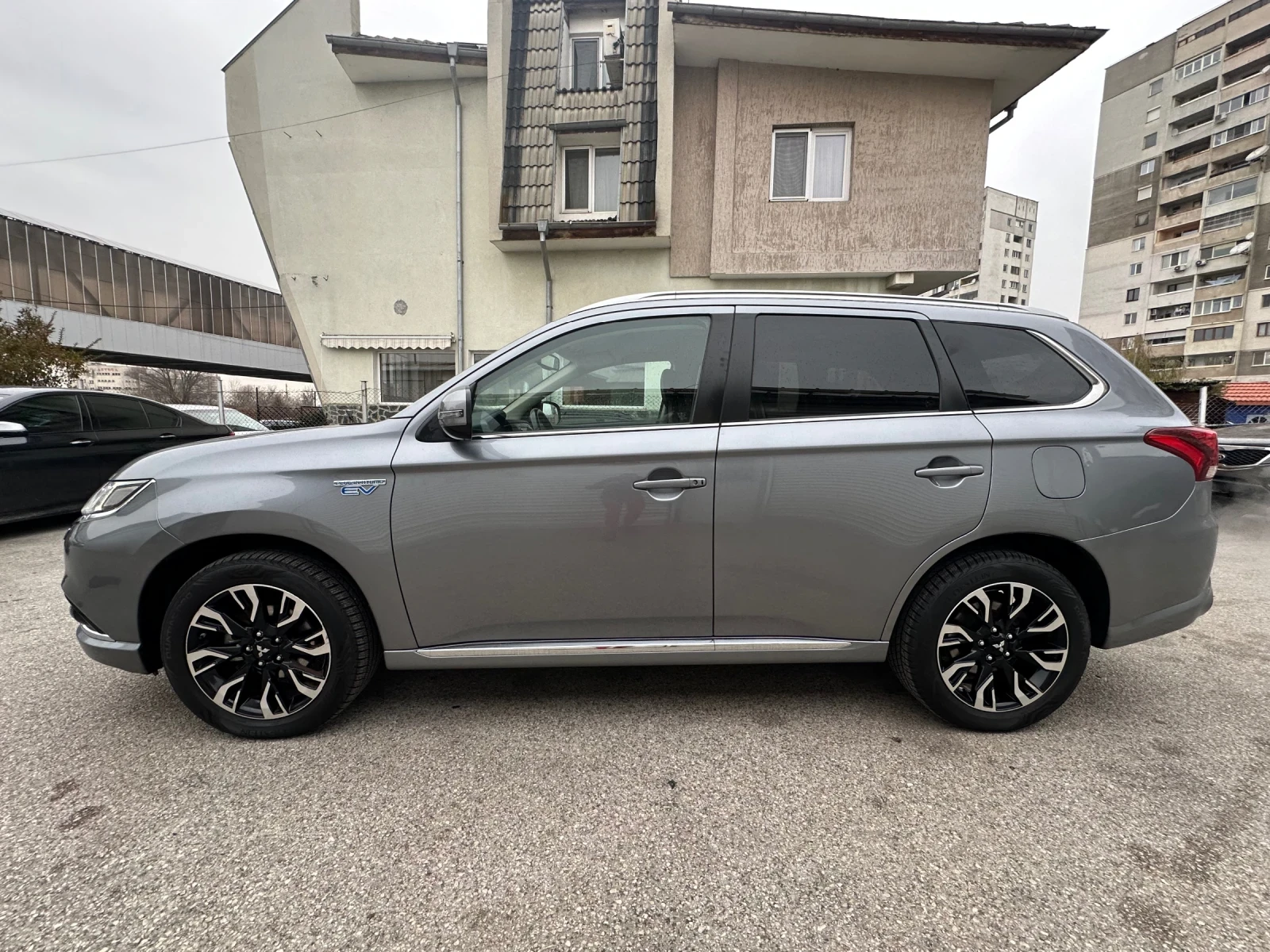 Mitsubishi Outlander * PHEV* 4X4* EXECUTIVE EDITION* *  - изображение 3