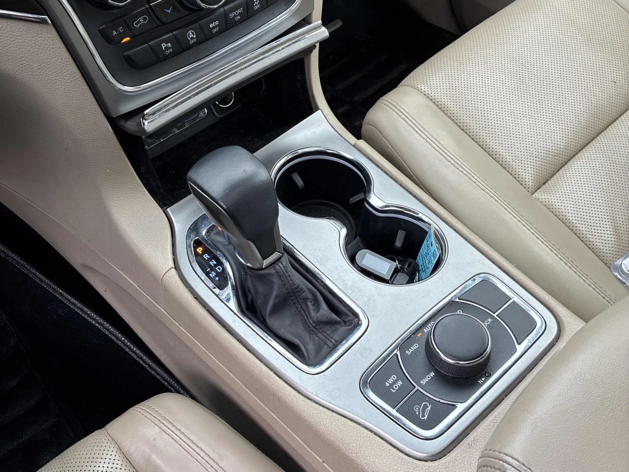 Jeep Grand cherokee * АВТО КРЕДИТ* ЦЕНА ДО БГ * СЕРВИЗНА ИСТОРИЯ *  - изображение 10