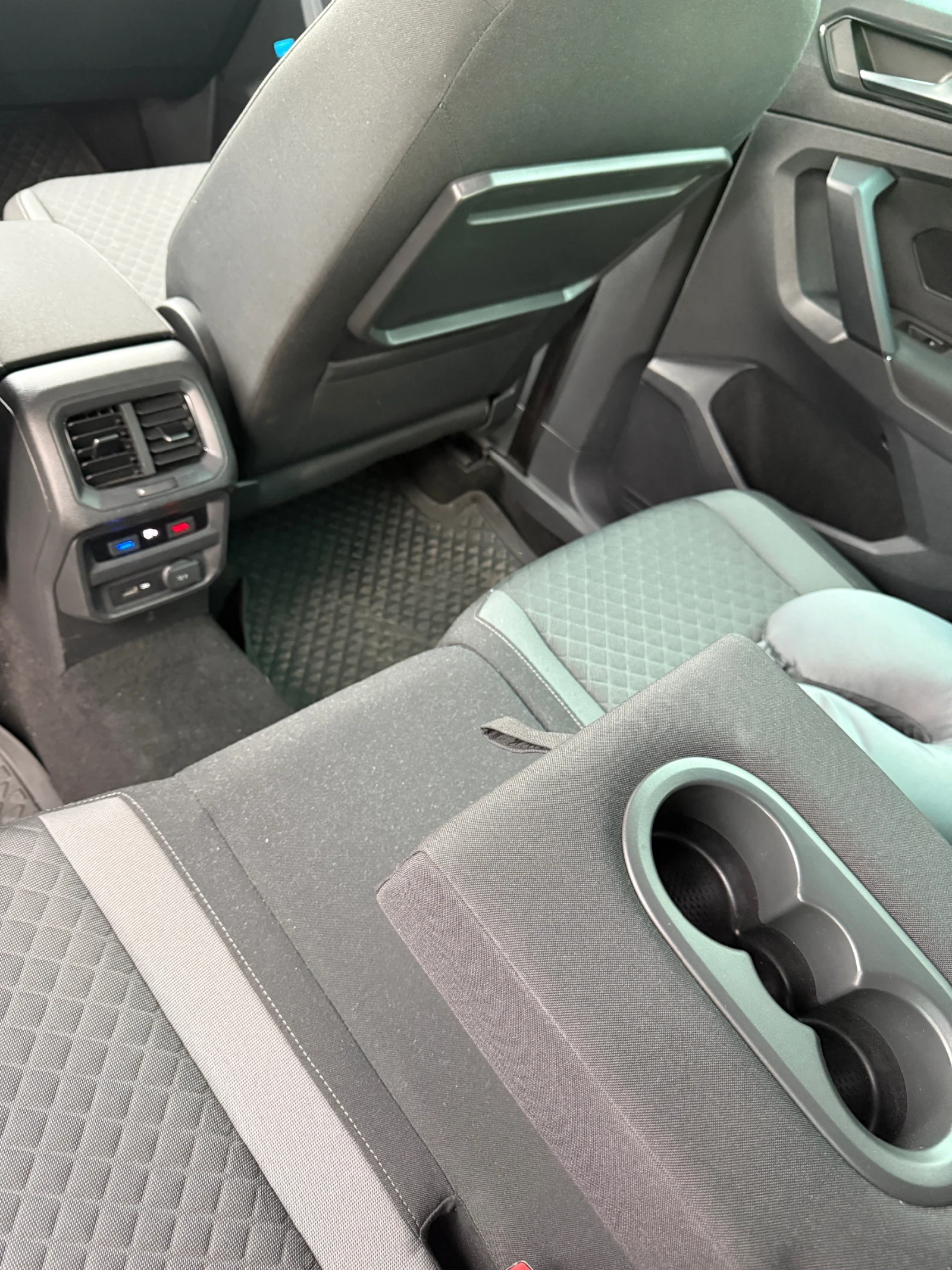 VW Tiguan VW Tiguan 2.0 TDI DSG 4Motion OFFROAD / 65 000 км , снимка 15 - Автомобили и джипове - 53847372