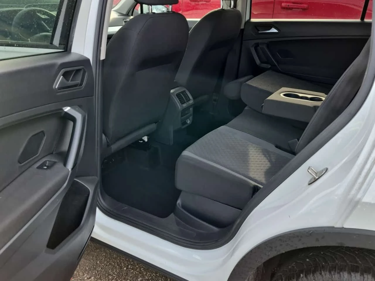 VW Tiguan * TRENDLINE * CARFAX * БЕЗ ИНЦИДЕНТИ * , снимка 11 - Автомобили и джипове - 54332339