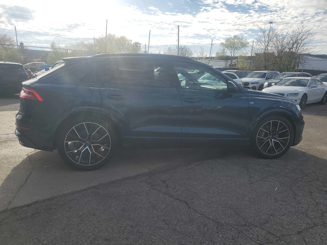 Audi Q8 Tehnik* Distronic* Matrix* 360* B&O* S-line, снимка 3 - Автомобили и джипове - 54604561