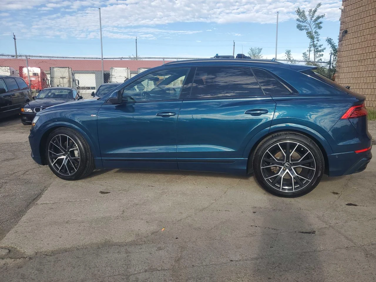 Audi Q8 Tehnik* Distronic* Matrix* 360* B&O* S-line, снимка 2 - Автомобили и джипове - 54604561