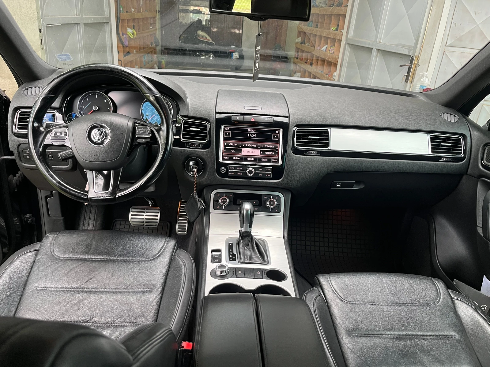 VW Touareg, снимка 13 - Автомобили и джипове - 54617996