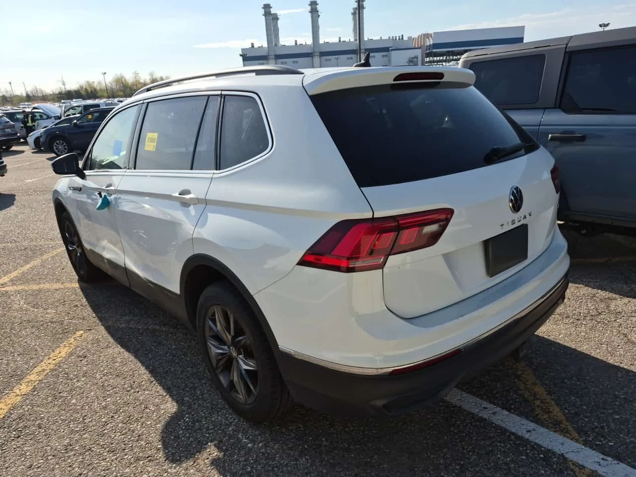 VW Tiguan Comfortline/CARFAX/Кожа/Подгрев/ФИНАНСИРАНЕ, снимка 4 - Автомобили и джипове - 55014973