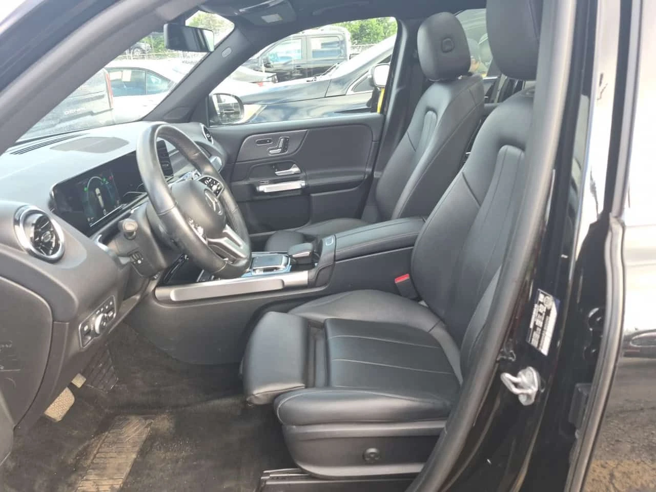 Mercedes-Benz GLB 250 CARFAX/ПАНОРАМА/ПОДГРЕВ/НАВИ/ПАМЕТ, снимка 5 - Автомобили и джипове - 55230076