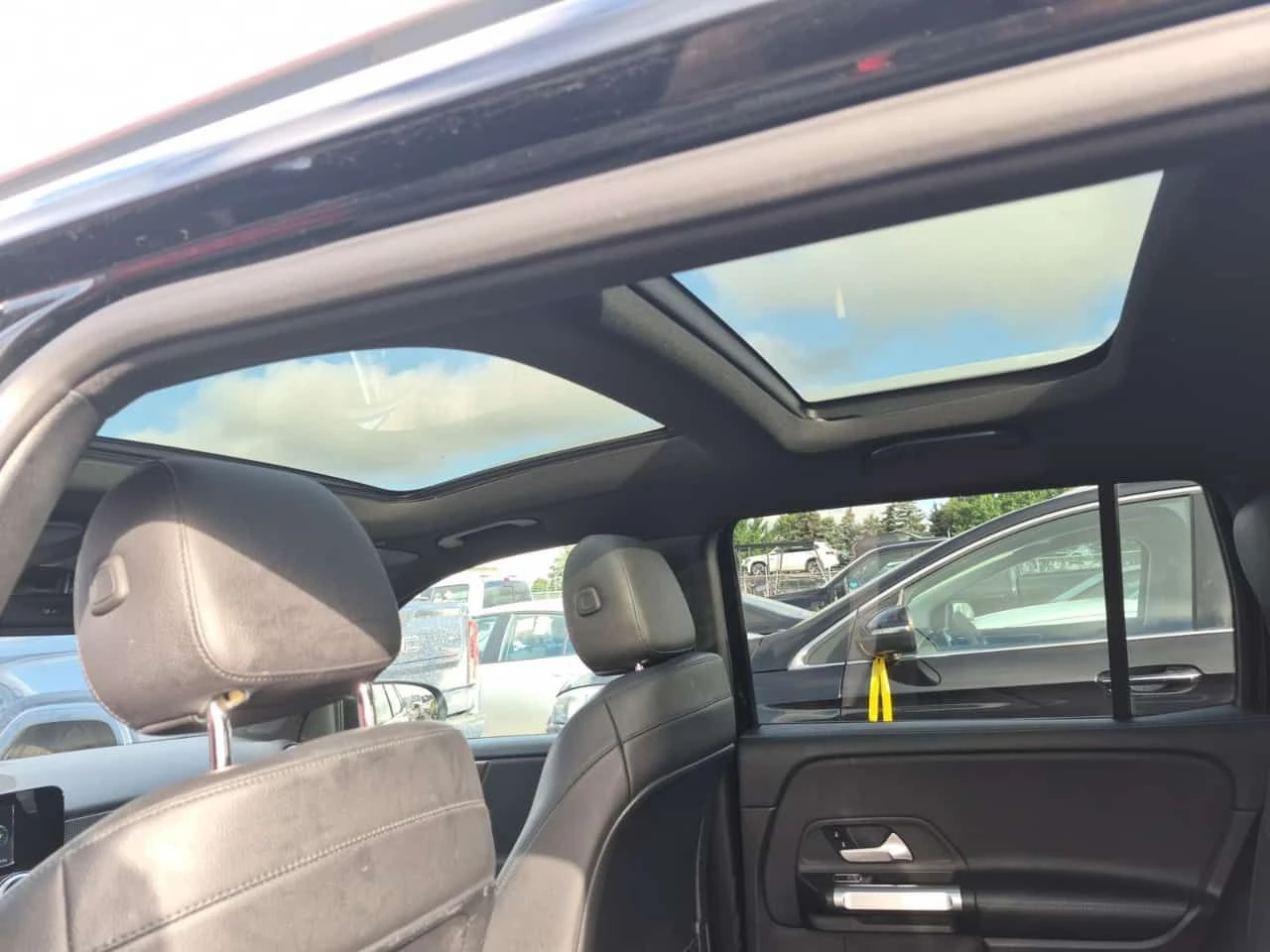 Mercedes-Benz GLB 250 CARFAX/ПАНОРАМА/ПОДГРЕВ/НАВИ/ПАМЕТ, снимка 12 - Автомобили и джипове - 55230076