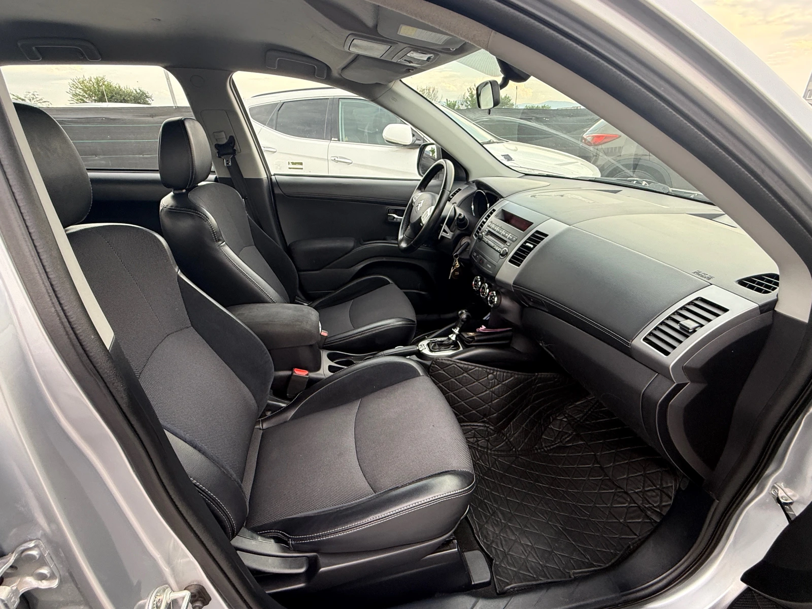 Citroen C-Crosser 4x4#F1 SKOROSTI#KOJA#ALKANTARA#, снимка 8 - Автомобили и джипове - 55311991