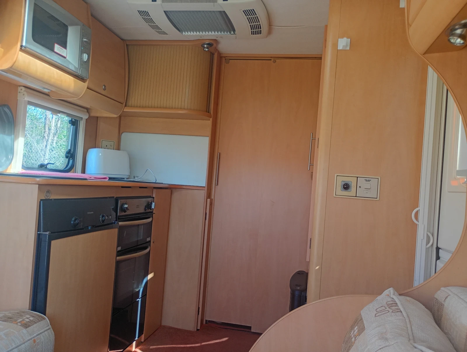 Каравана Bailey Pageant Bourdeaux френска спалня, снимка 10 - Каравани и кемпери - 54132125