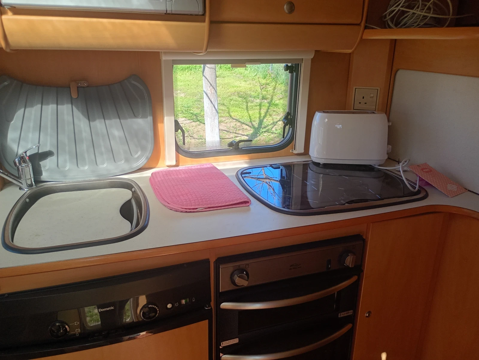 Каравана Bailey Pageant Bourdeaux френска спалня, снимка 8 - Каравани и кемпери - 54132125