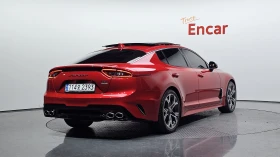 Kia Stinger 3.3 Turbo AWD* Pano* Обдух* HeadUp* 360* Без инцид, снимка 2