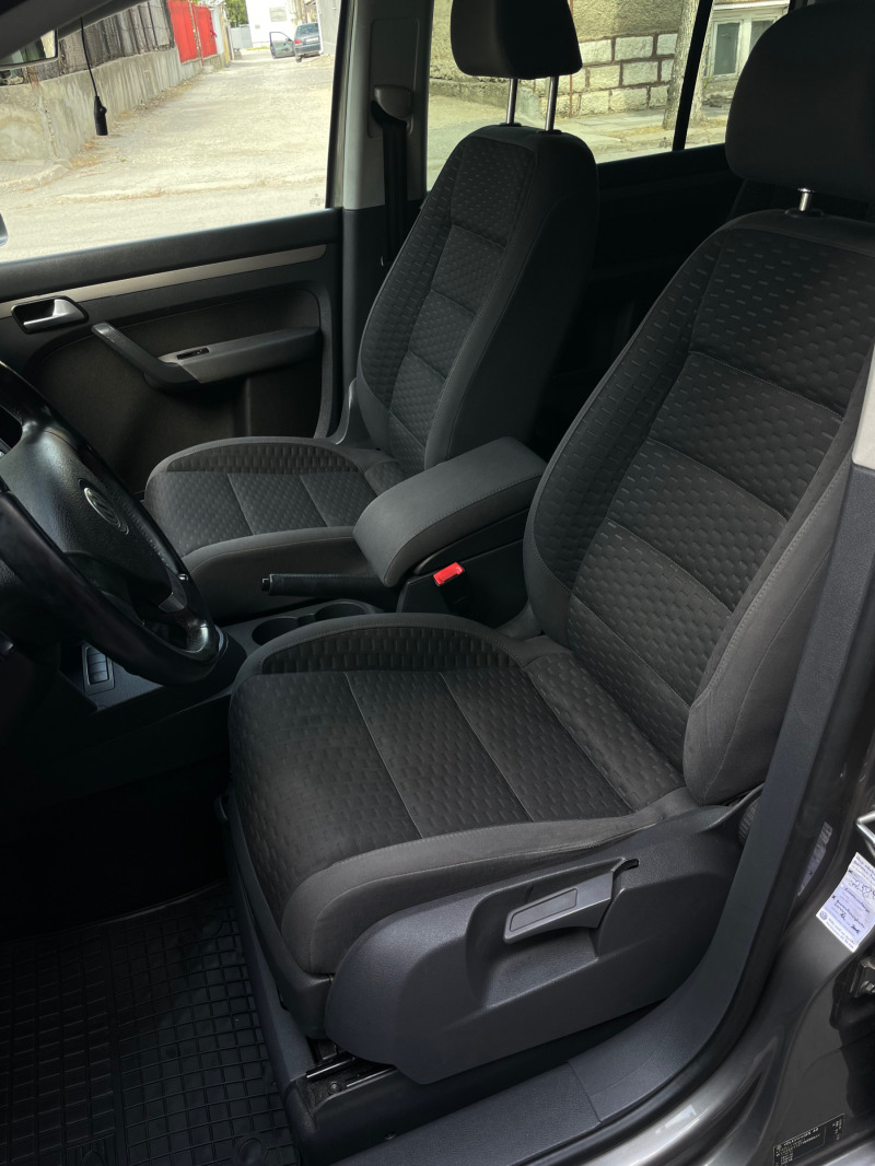VW Touran Facelift 1, 9Tdi 6скорости, снимка 8 - Автомобили и джипове - 45718012