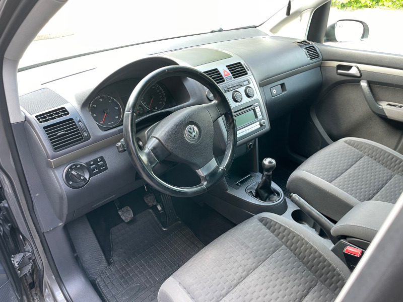 VW Touran Facelift 1, 9Tdi 6скорости, снимка 7 - Автомобили и джипове - 45718012