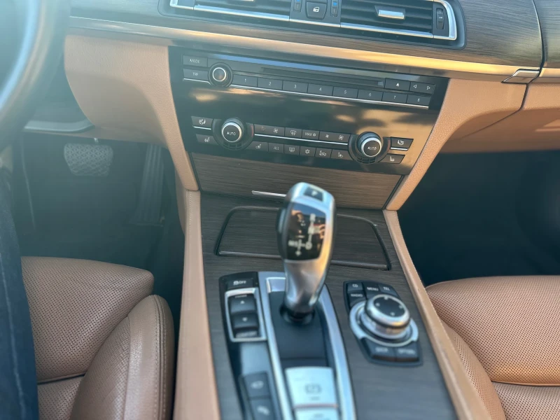 BMW 750 LI, снимка 14 - Автомобили и джипове - 47424578