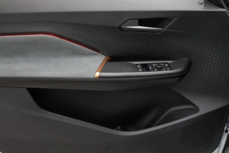 Cupra Born VZ/326HP/PANO/360/SENNHEISER/MEMO/HUD/NAVI/777g, снимка 14 - Автомобили и джипове - 53453041